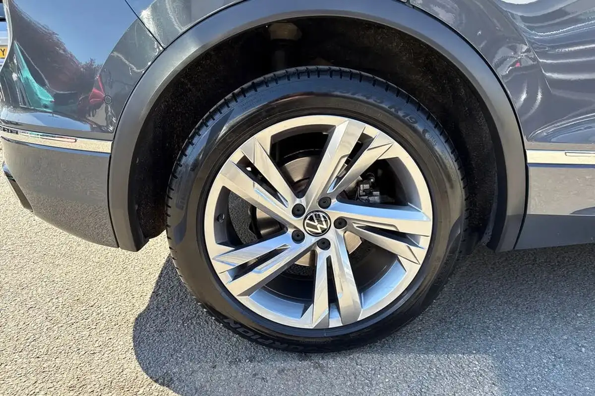 2023-volkswagen-tiguan-15-tsi-r-line-edition-big-10