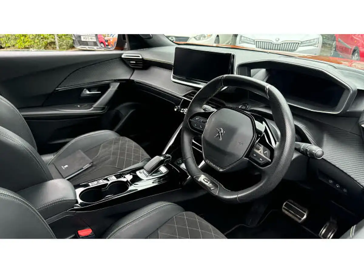 2022-peugeot-2008-suv-e-gt-premium-big-10