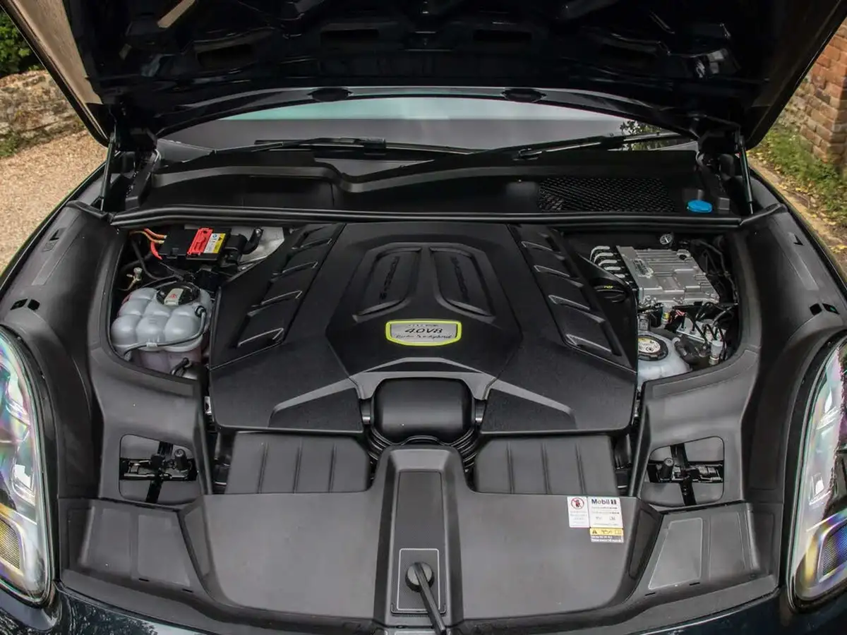 2020-porsche-cayenne-40-v8-turbo-s-e-hybrid-station-wagon-big-13