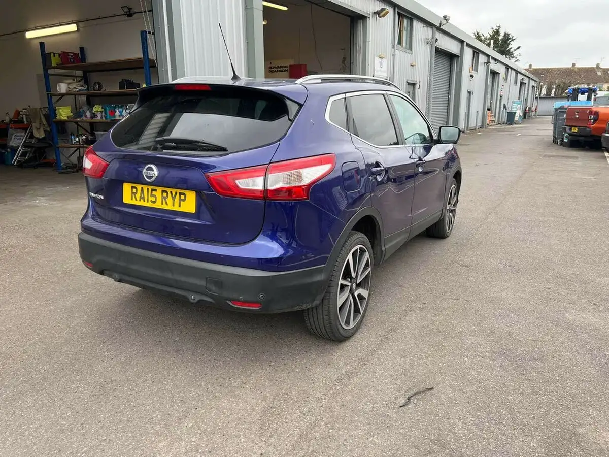 2015-nissan-qashqai-16dci-tekna-4x4-big-3