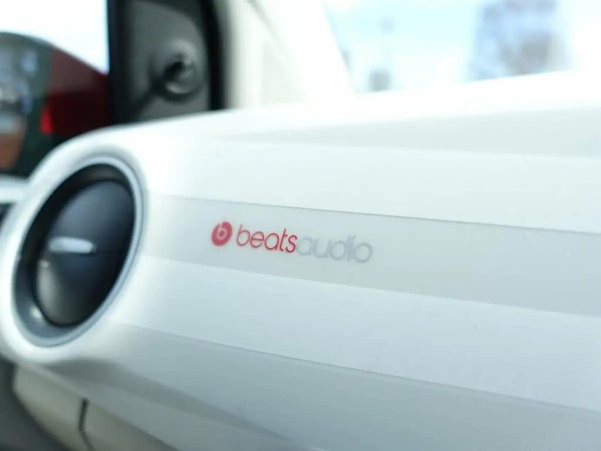 2018-volkswagen-up-10-up-beats-60ps-ss-3d-big-23