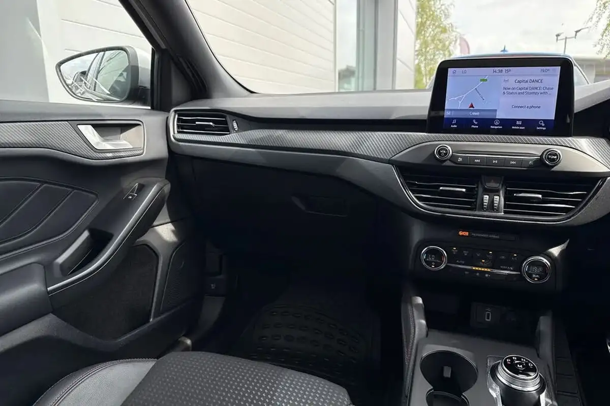 2019-ford-focus-20-st-line-x-estate-auto-big-19