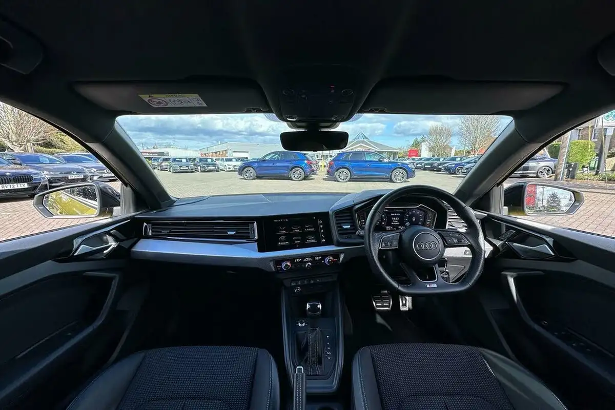 2022-audi-a1-15-35-tfsi-black-edition-big-2