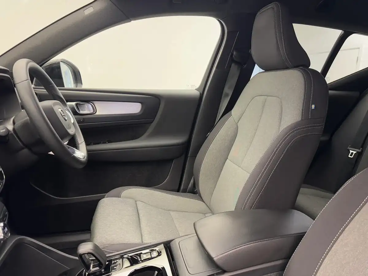 2023-volvo-xc40-20-b3-plus-big-8