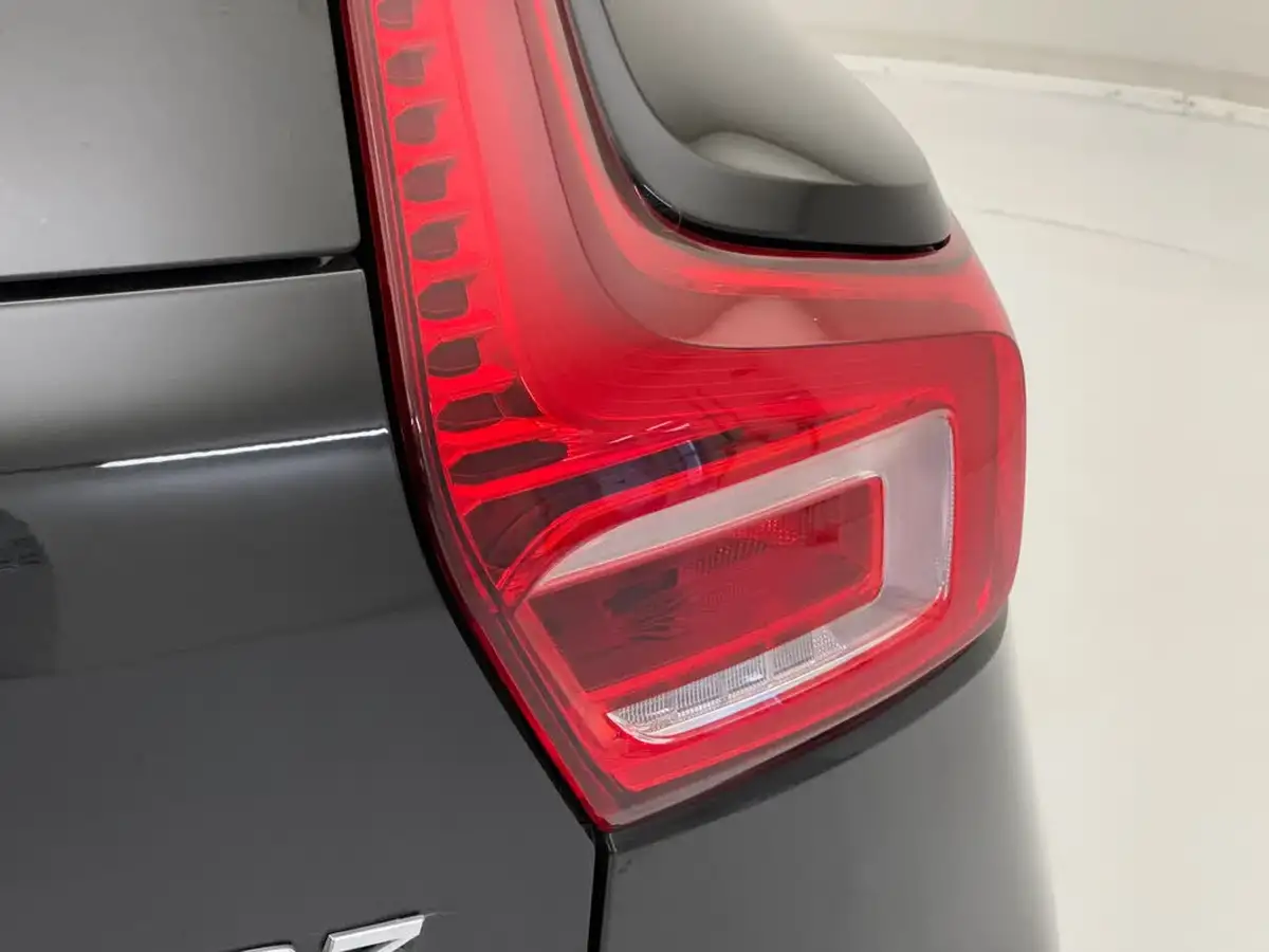 2023-volvo-xc40-20-b3-plus-big-32