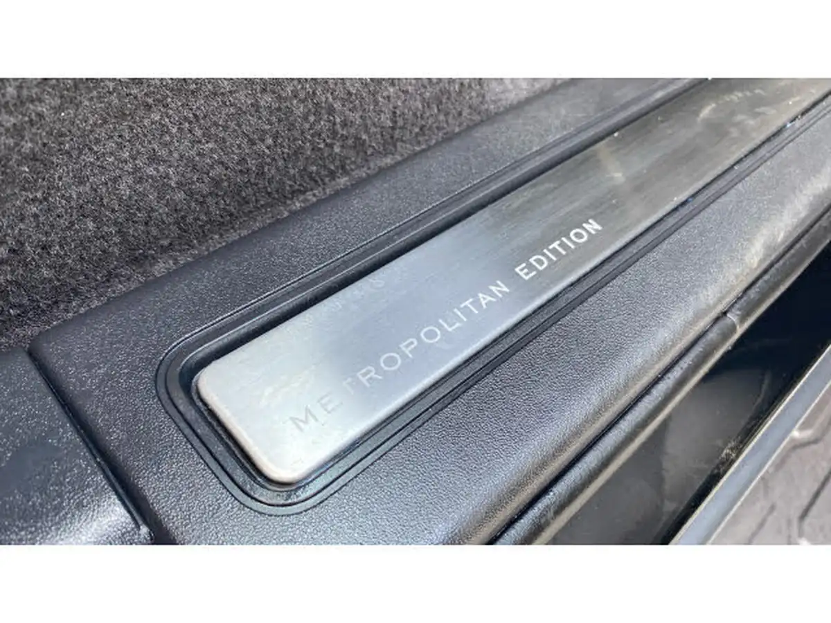 2025-land-rover-discovery-30-d350-metropolitan-edition-big-31