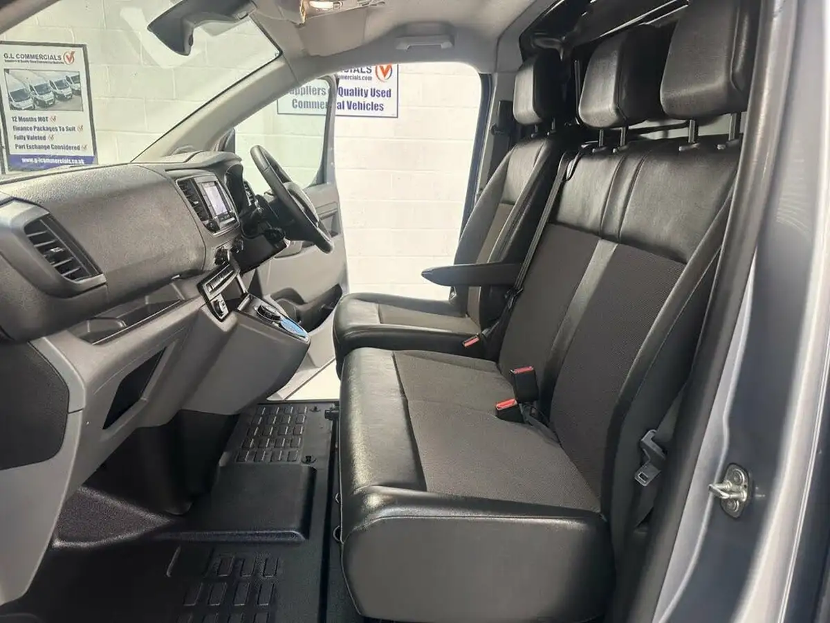 2022-vauxhall-vivaro-20td-3100-l2h1-dynamic-panel-auto-big-9