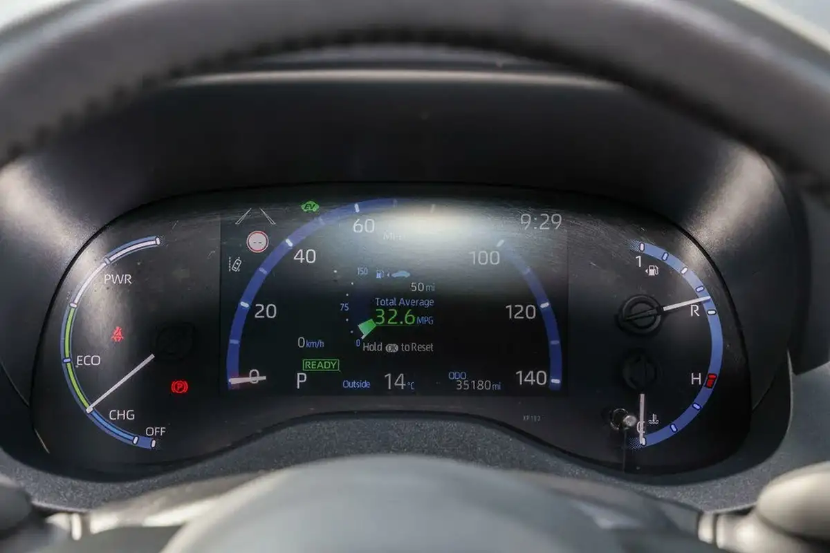 2022-toyota-yaris-cross-15-vvt-i-excel-big-8