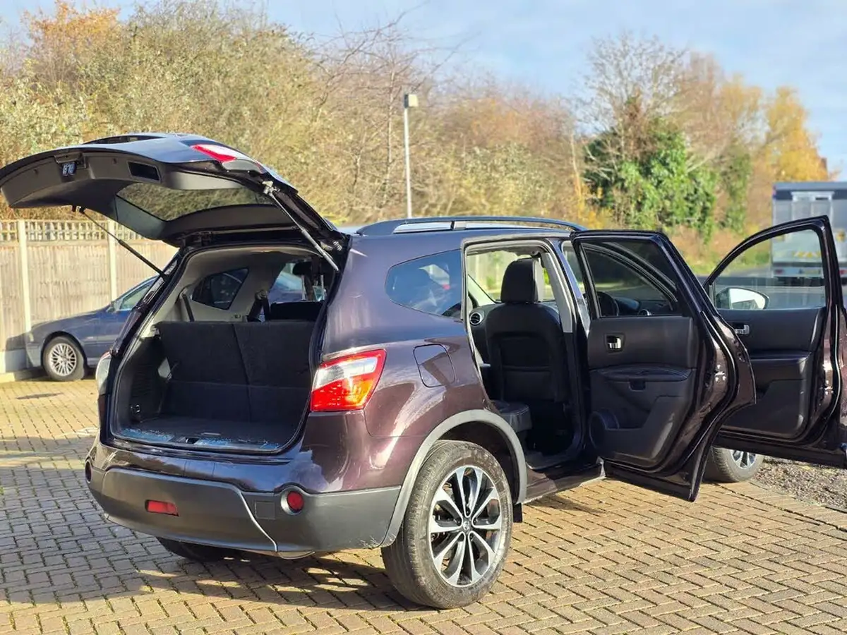 2013-nissan-qashqai2-20-360-4wd-cvt-big-23