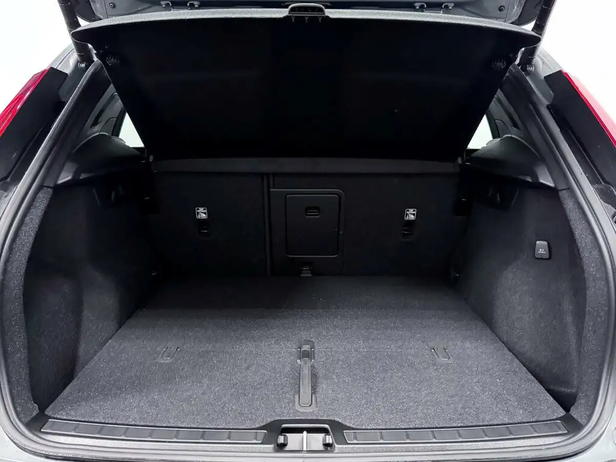 2023-volvo-xc40-20-b3-plus-big-6
