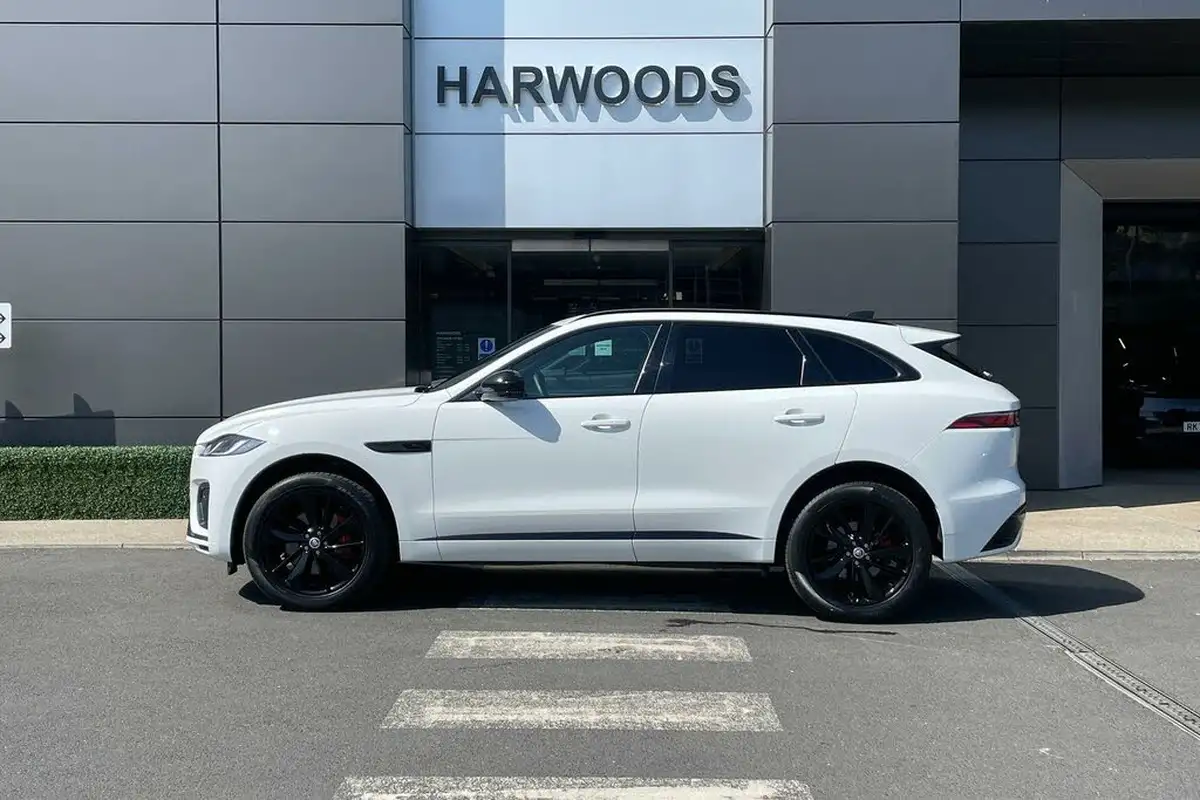 2023-jaguar-f-pace-20-d200-r-dynamic-se-black-big-9