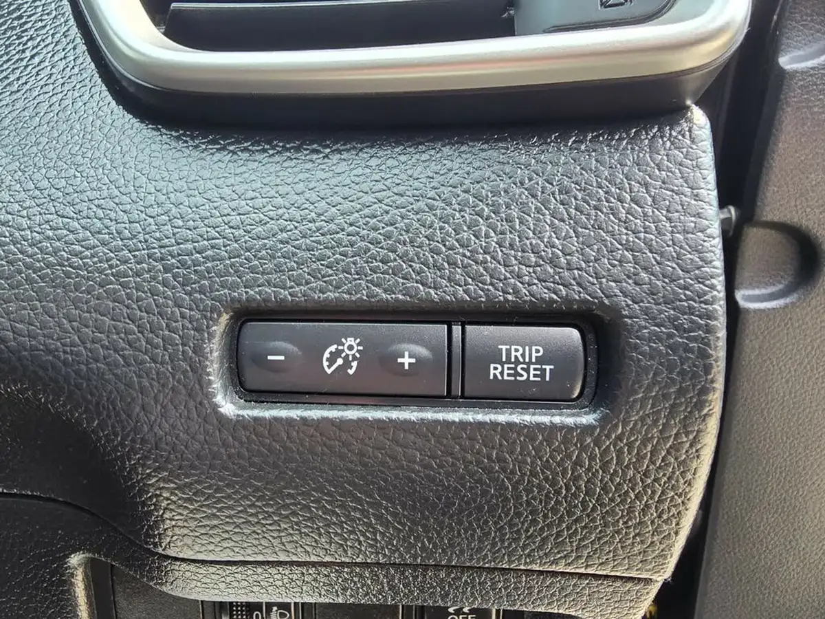 2015-nissan-qashqai-12-acenta-dig-t-115ps-smart-vision-pack-big-22