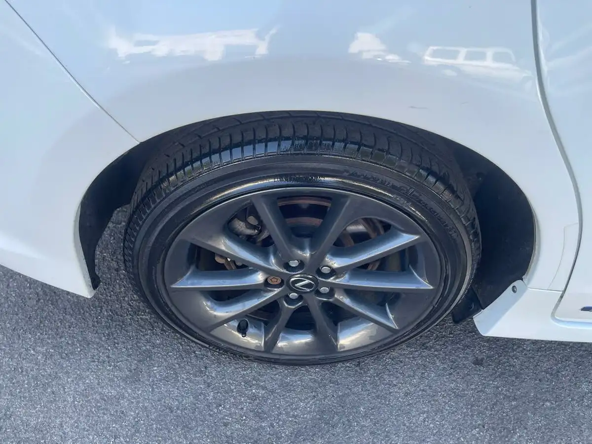 2013-lexus-ct-200h-18-f-sport-big-35