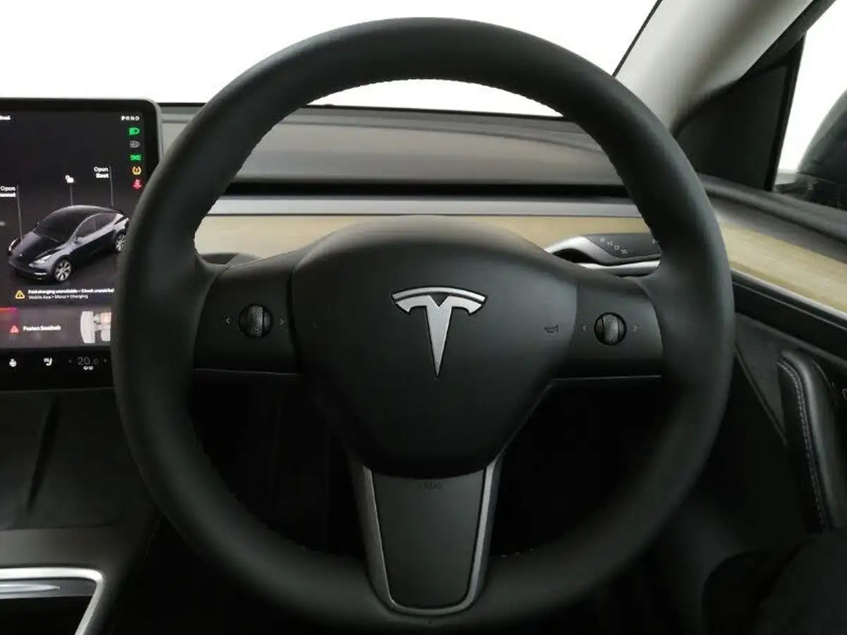 2023-tesla-model-y-e-long-range-big-10