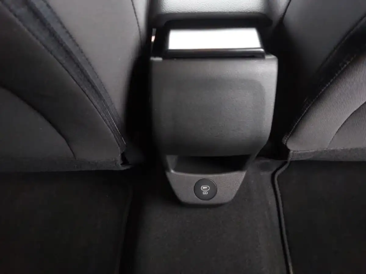 2024-hyundai-i20-10-t-gdi-premium-big-18