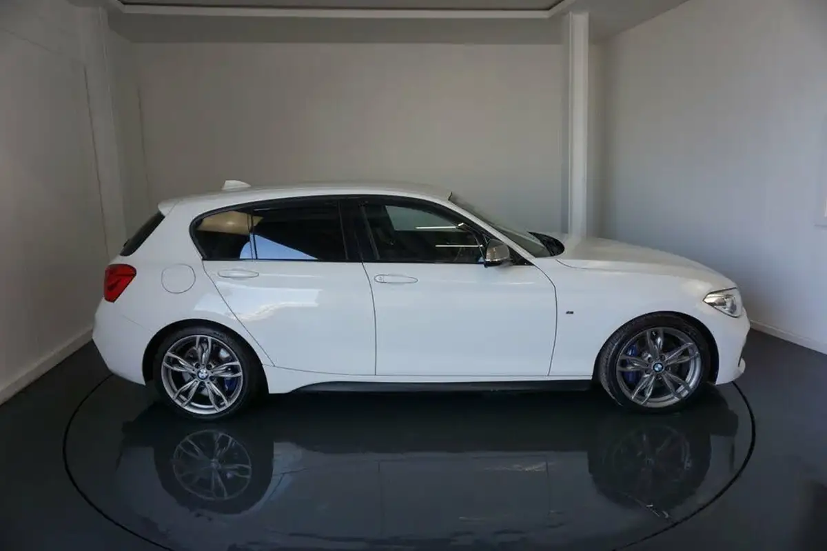 2017-bmw-1-series-30-m140i-5d-big-11