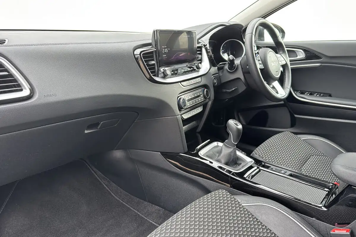 2024-kia-ceed-15-t-gdi-3-hatchback-big-9