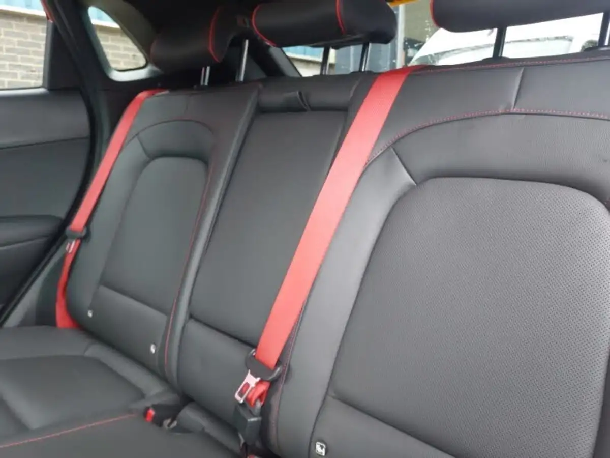 2019-hyundai-kona-16-t-gdi-premium-gt-1-tone-roof-big-5