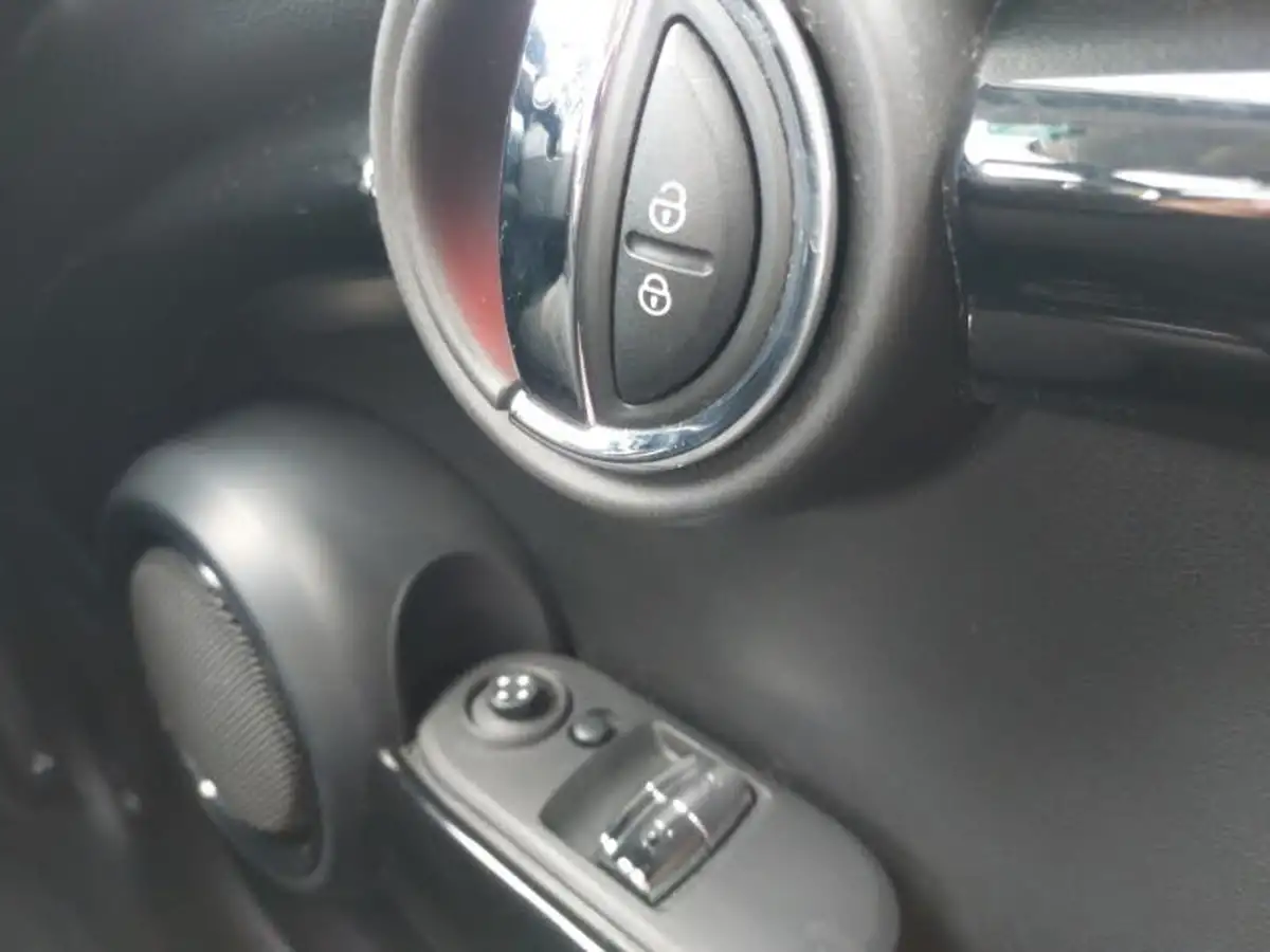 2017-mini-cooper-15-cooper-seven-chili-3d-big-11