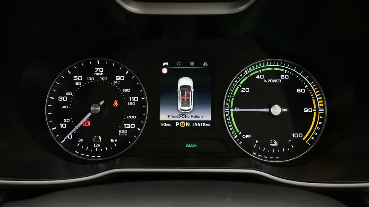 2020-mg-zs-suv-e-exclusive-ev-big-10