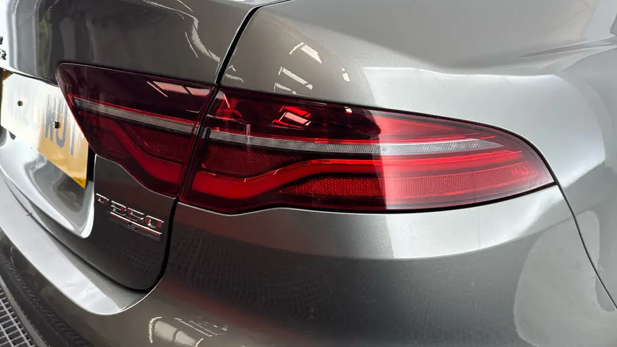 2020-jaguar-xe-20i-r-dynamic-s-250ps-big-22
