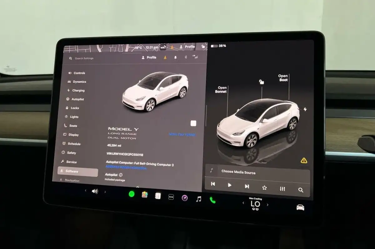 2022-tesla-model-y-e-long-range-big-10