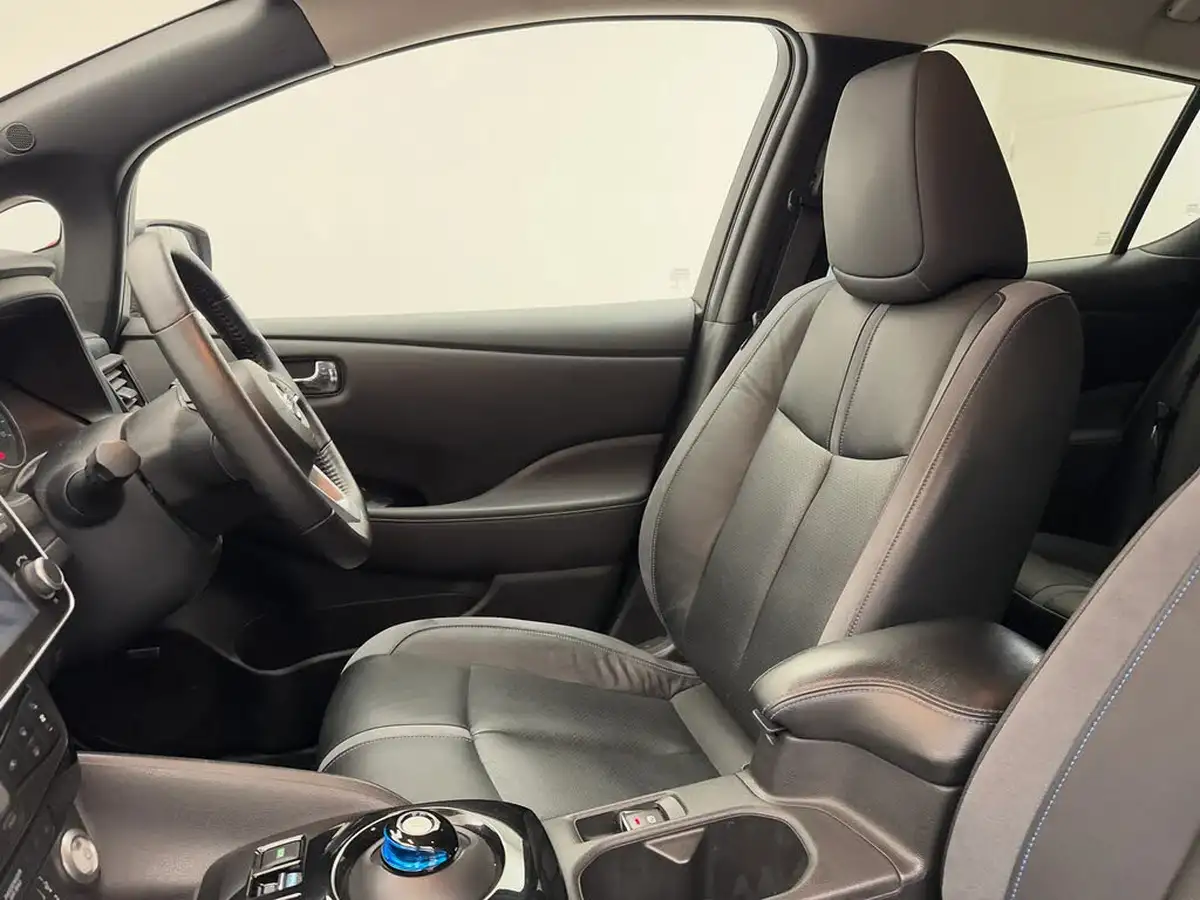 2021-nissan-leaf-e-tekna-big-25
