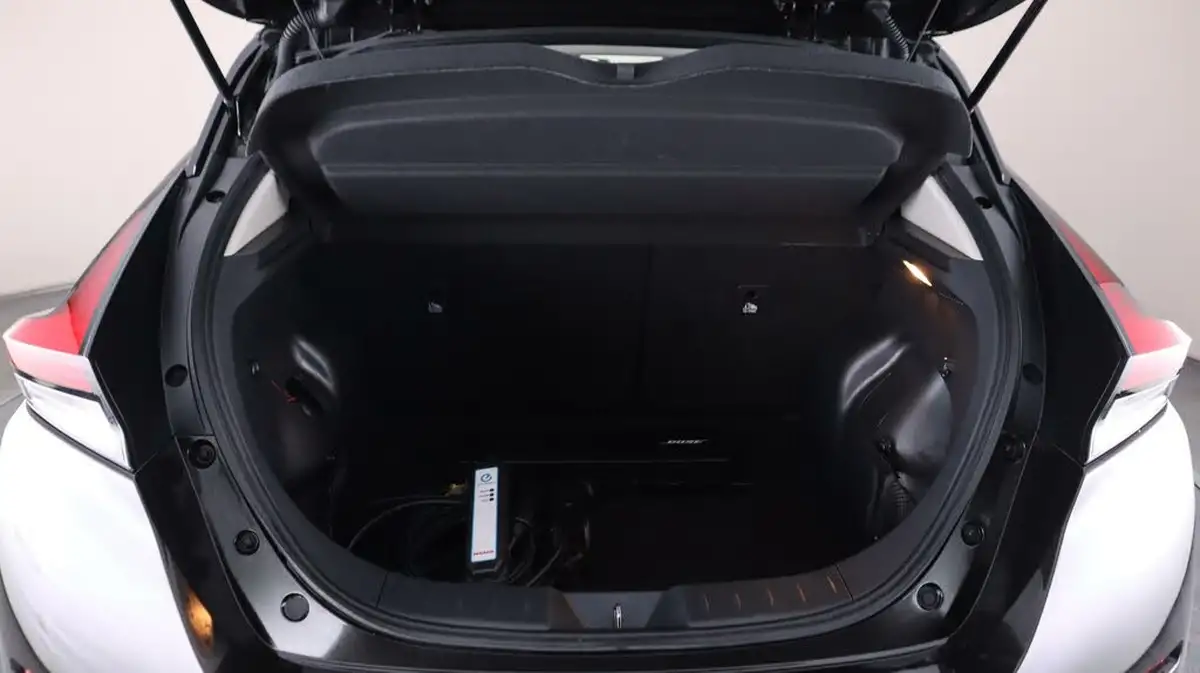 2020-nissan-leaf-e-tekna-big-17