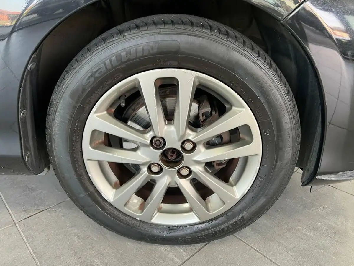 2014-toyota-yaris-133-icon-m-drive-s-big-51