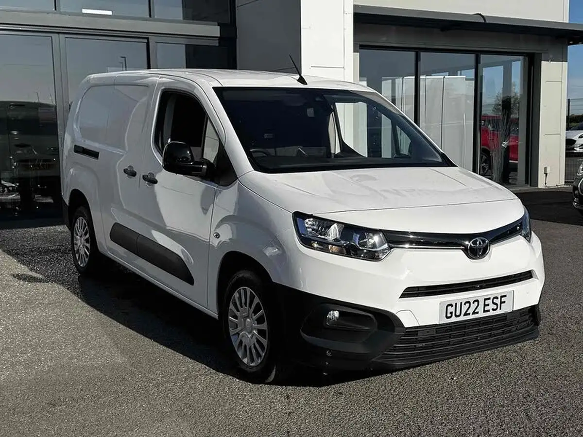 2022-toyota-proace-city-15d-icon-l2-big-34