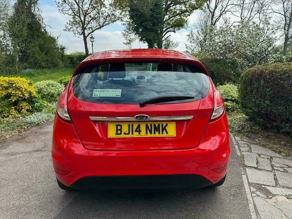 2014-ford-fiesta-125-zetec-3d-big-7