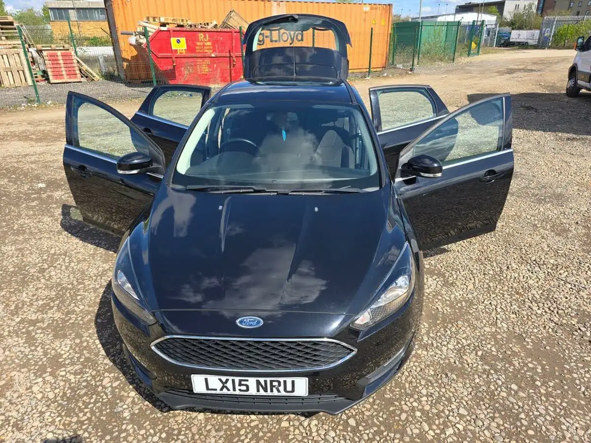 2015-ford-focus-16-zetec-hatchback-big-6