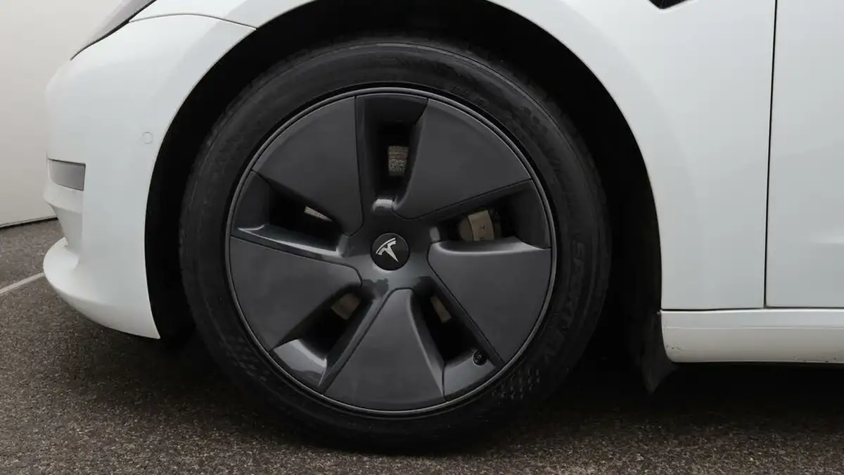 2021-tesla-model-3-e-long-range-awd-big-18