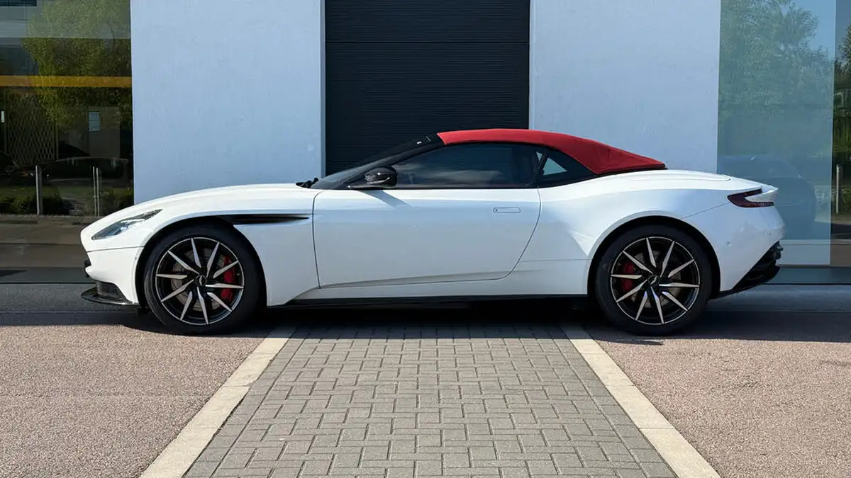 2018-aston-martin-db11-40-v8-big-28