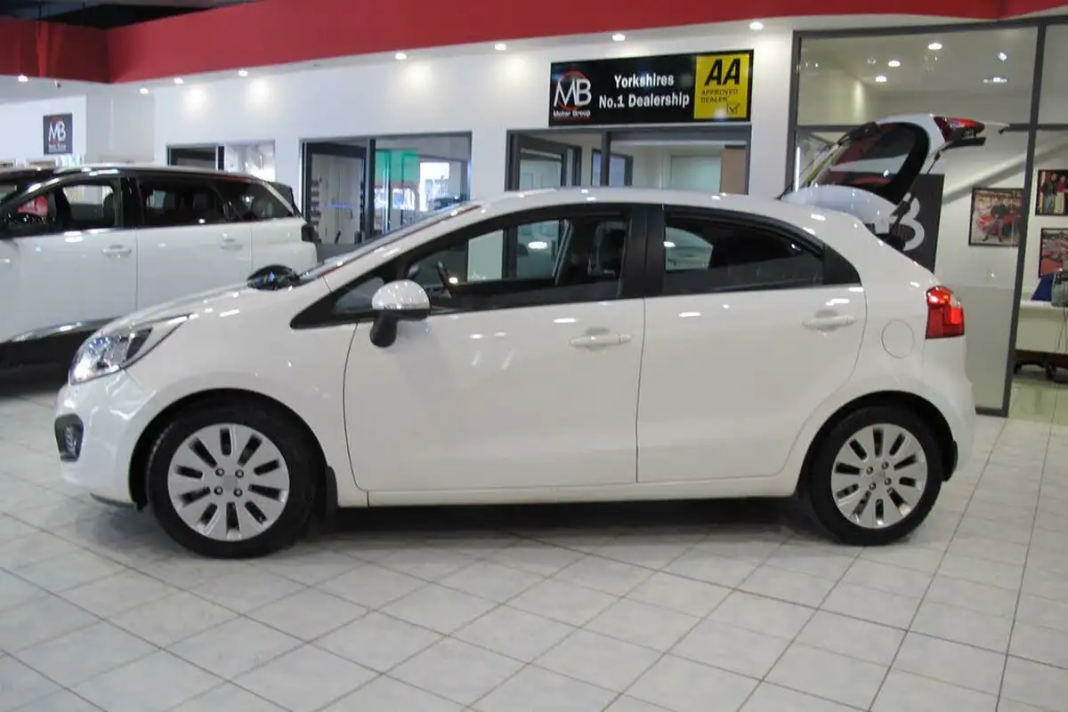 2012-kia-rio-125-2-5d-big-49