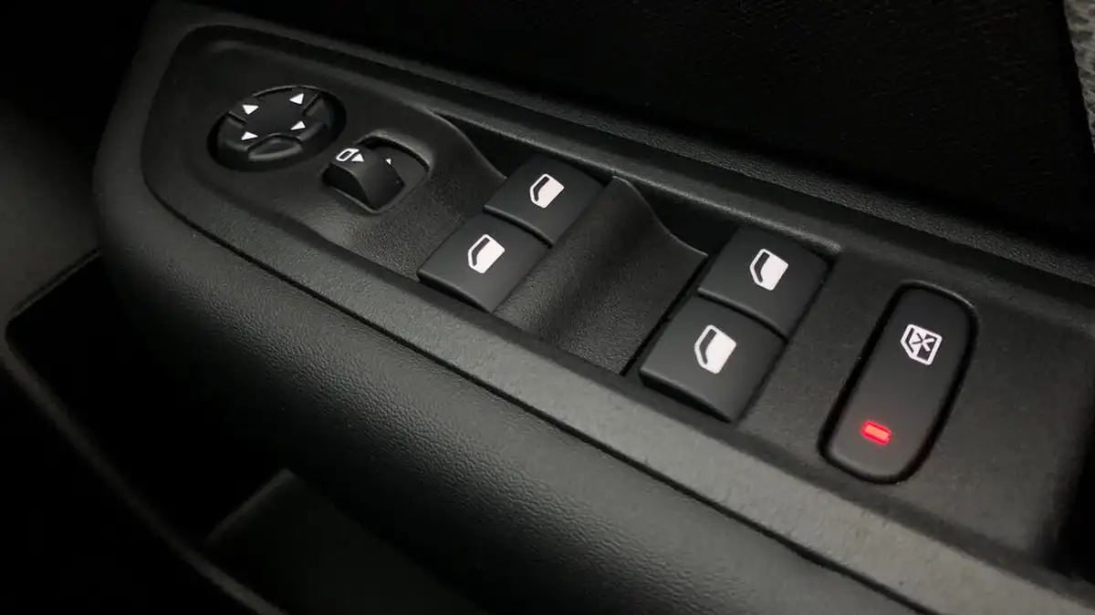 2023-citroen-c4-12-puretech-sense-plus-big-34