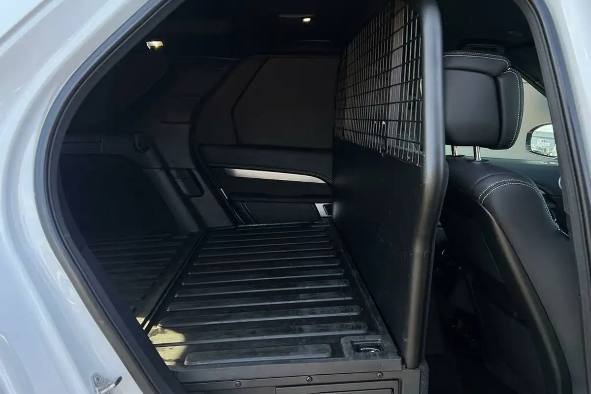 2024-land-rover-discovery-30-d300-commercial-dynamic-hse-big-21