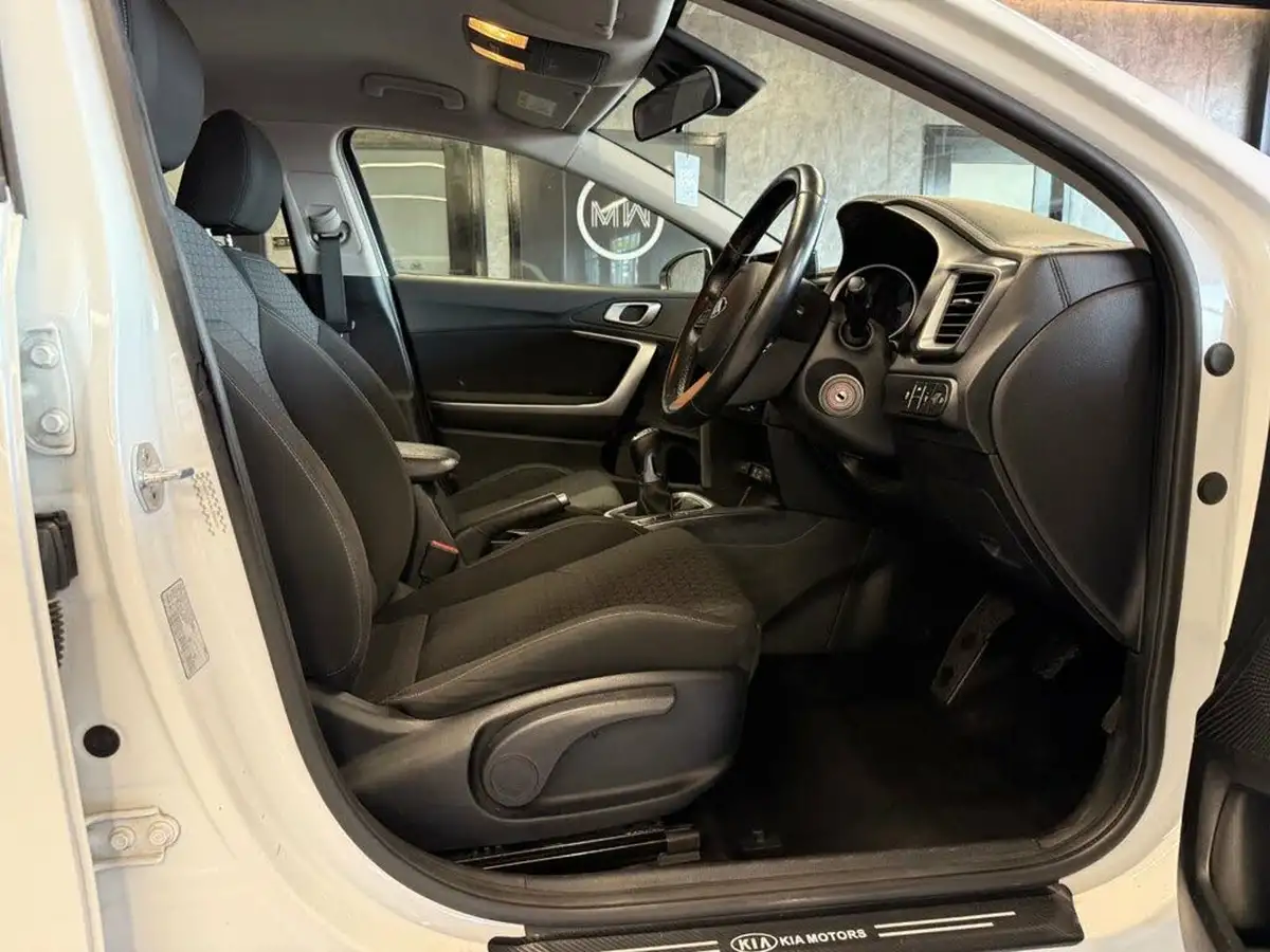 2019-kia-ceed-16crdi-2-eco-hatchback-big-14