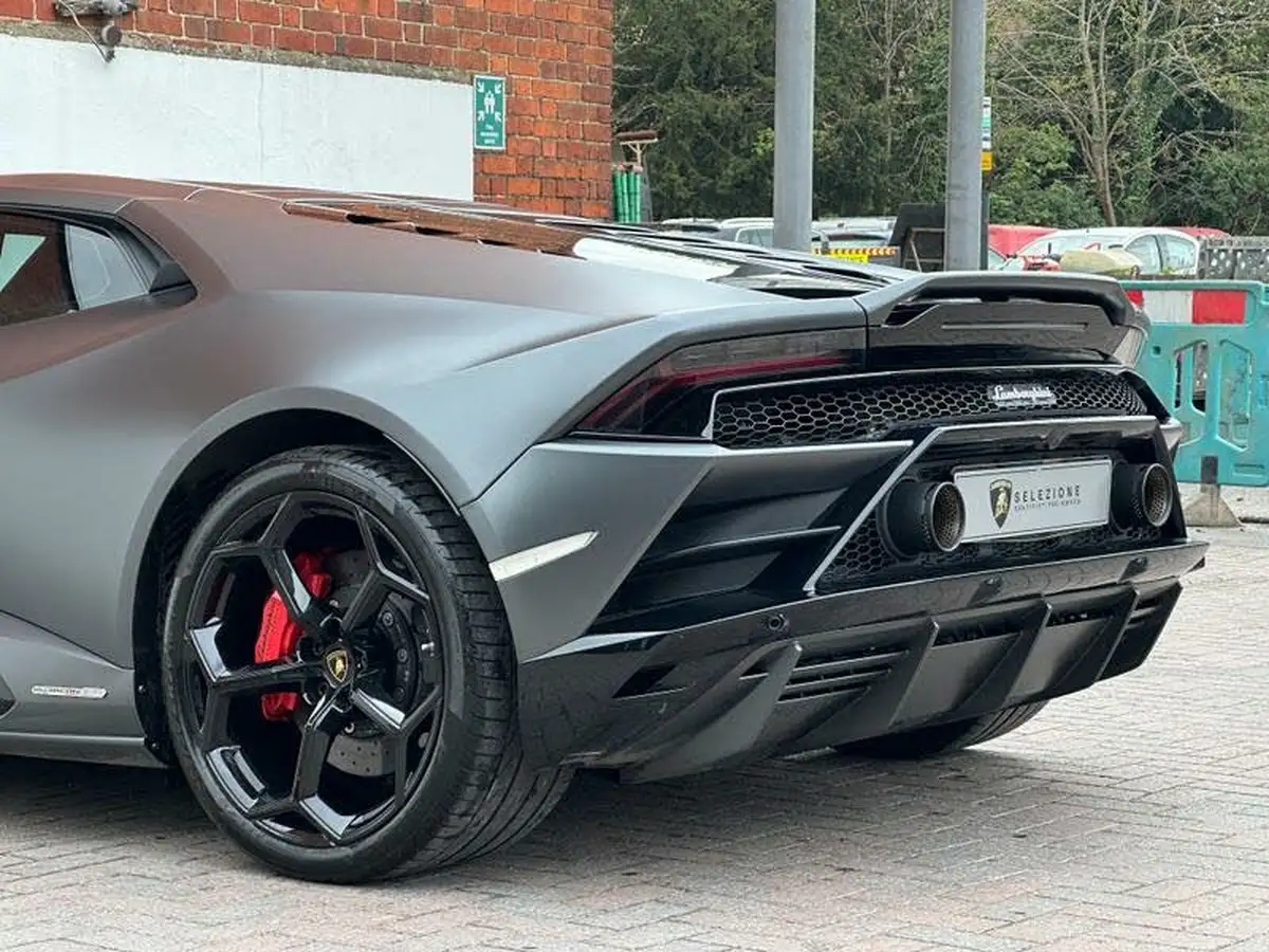 2019-lamborghini-huracan-52-evo-coupe-big-18