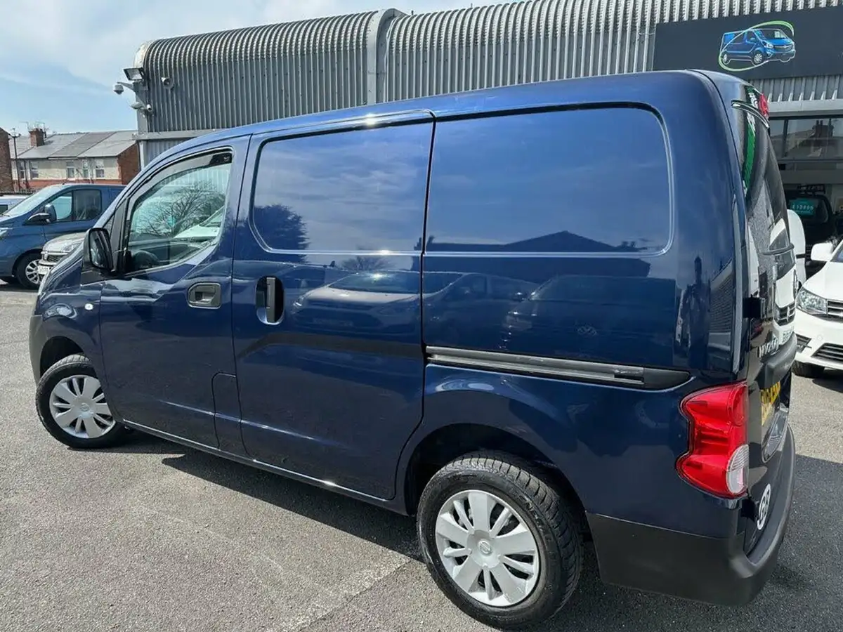 2019-nissan-nv200-15td-acenta-89bhp-crewcab-van-big-2