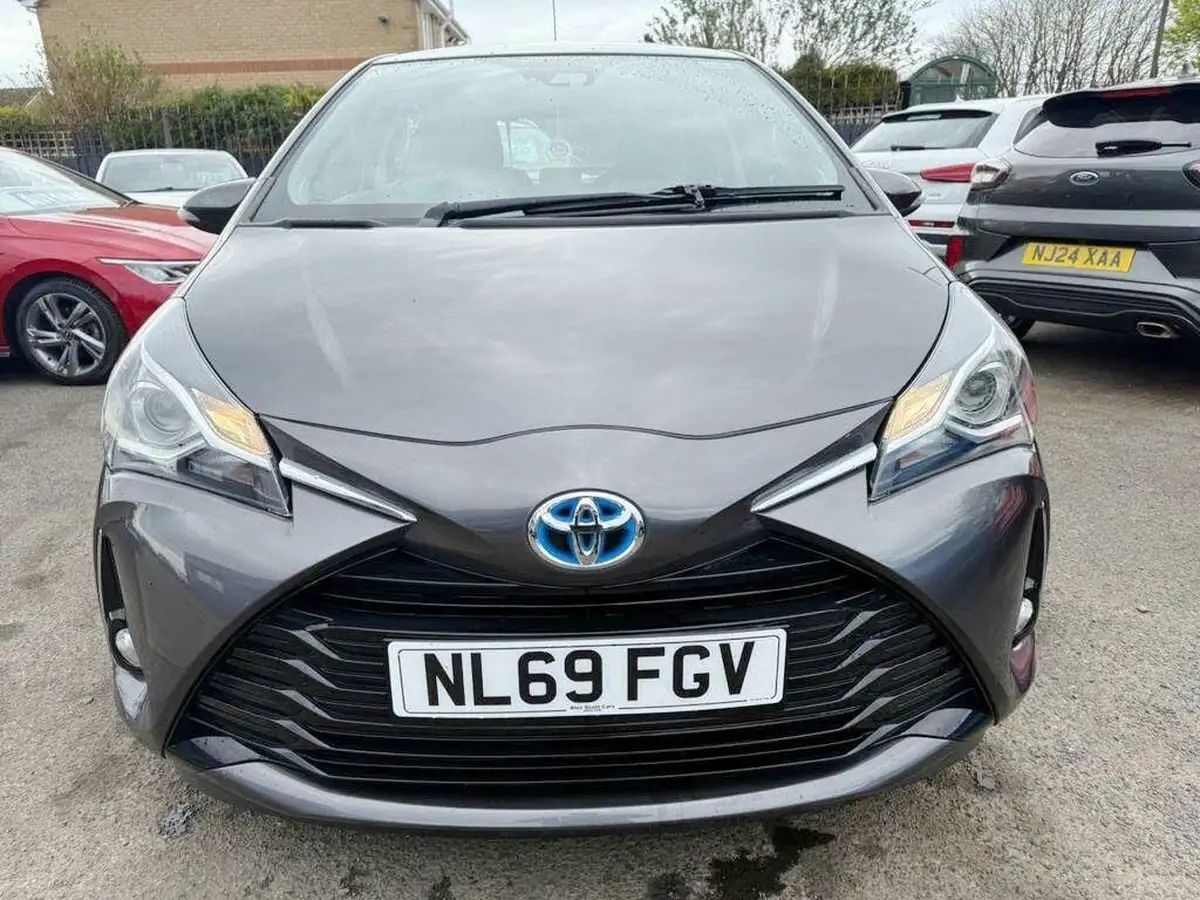 2019-toyota-yaris-15-vvt-i-icon-tech-98bhp-hybrid-1497cc-e-cvt-big-1