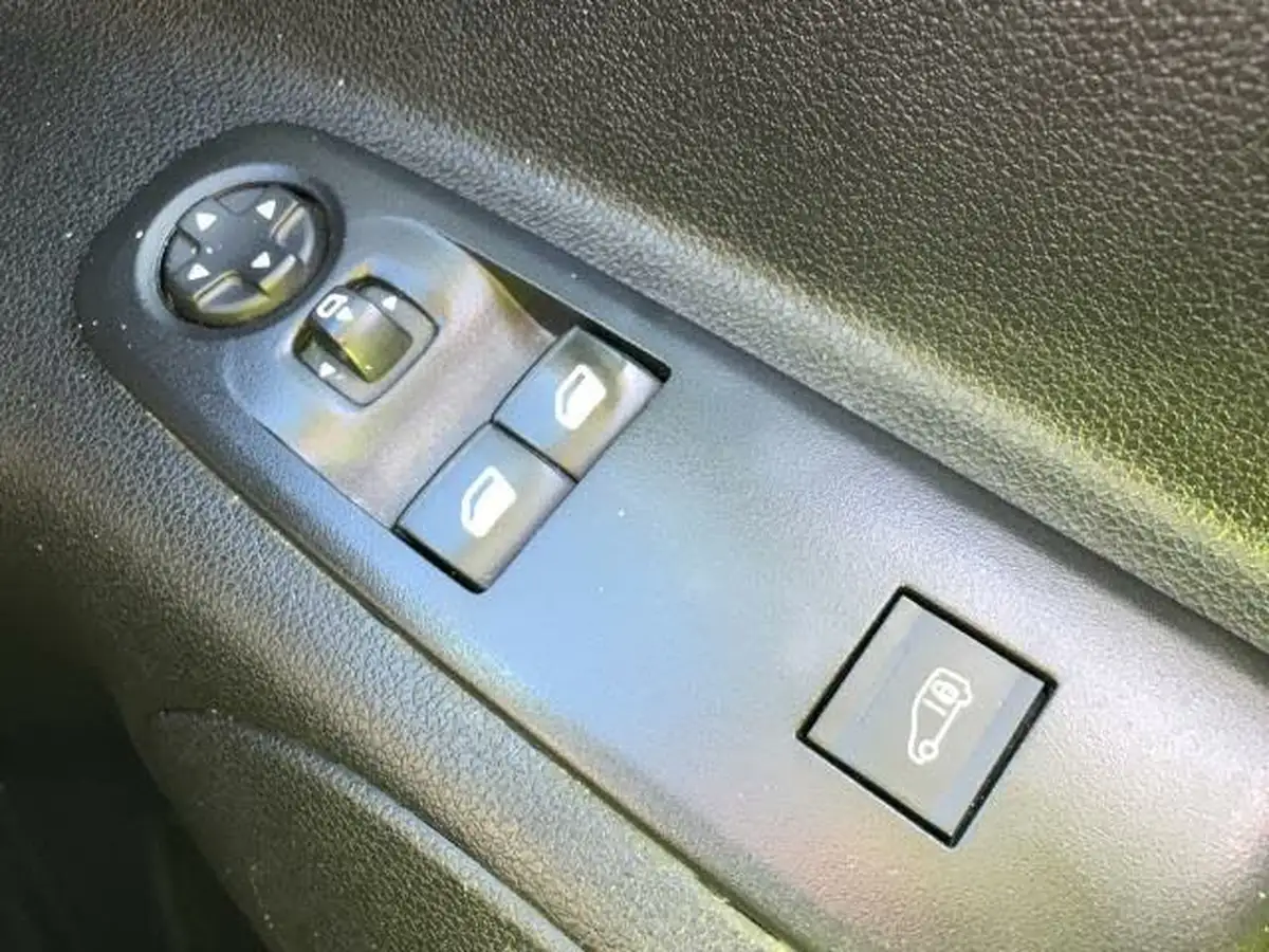 2020-peugeot-partner-15-bluehdi-1000-professional-100ps-eu6dt-panel-big-26