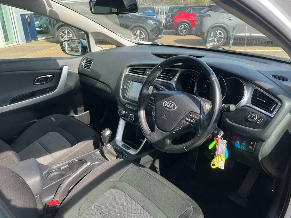 2017-kia-ceed-16crdi-2-hatchback-big-9