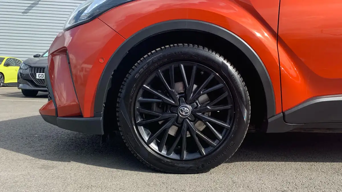 2020-toyota-c-hr-20-vvt-i-orange-edition-big-13