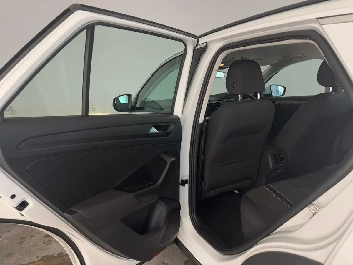 2020-volkswagen-t-roc-16tdi-se-big-22