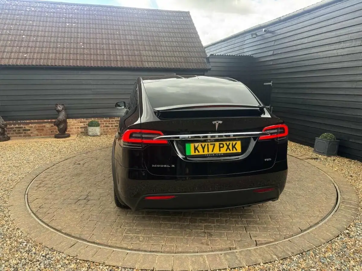 2017-tesla-model-x-e-75d-big-5