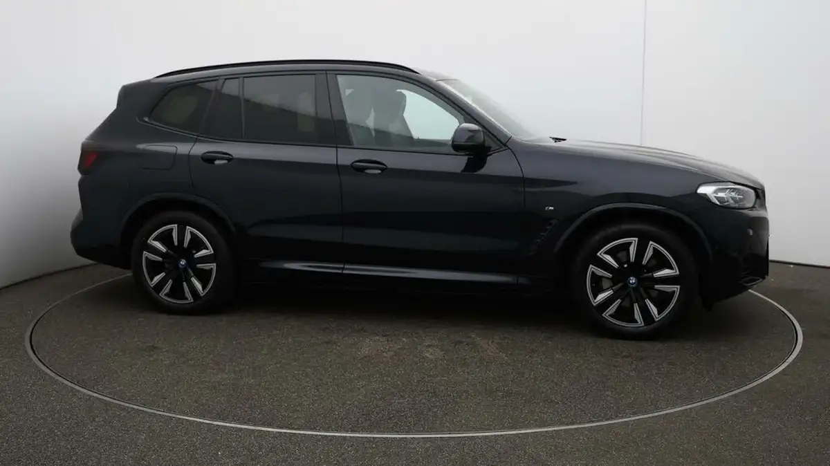 2022-bmw-ix3-e-m-sport-big-43