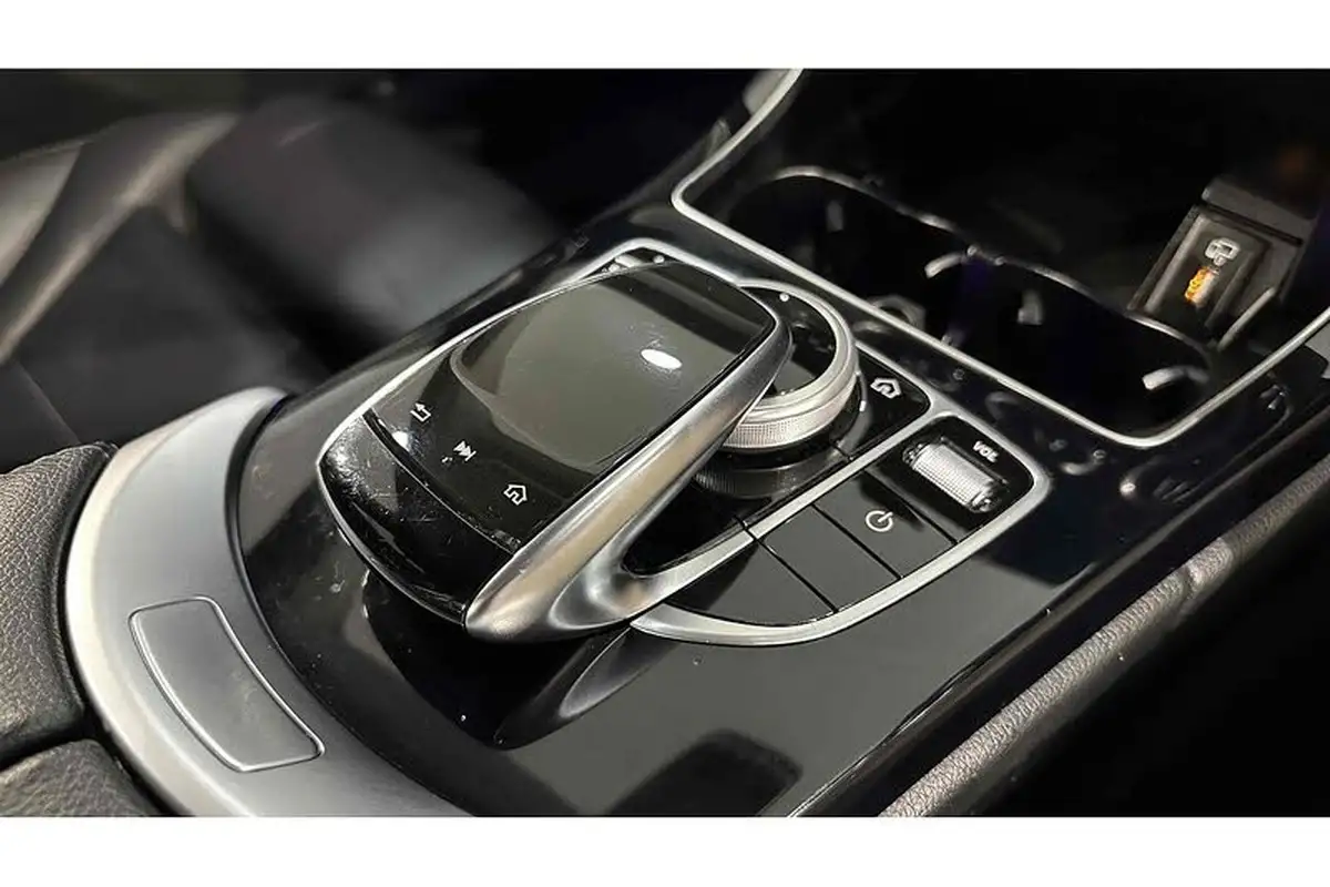 2019-mercedes-benz-c-class-15-c200-sport-premiumss-saloon-4d-big-39