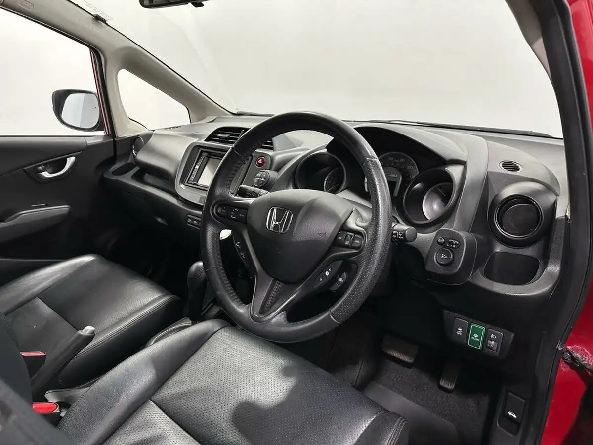 2015-honda-jazz-13-hx-big-8