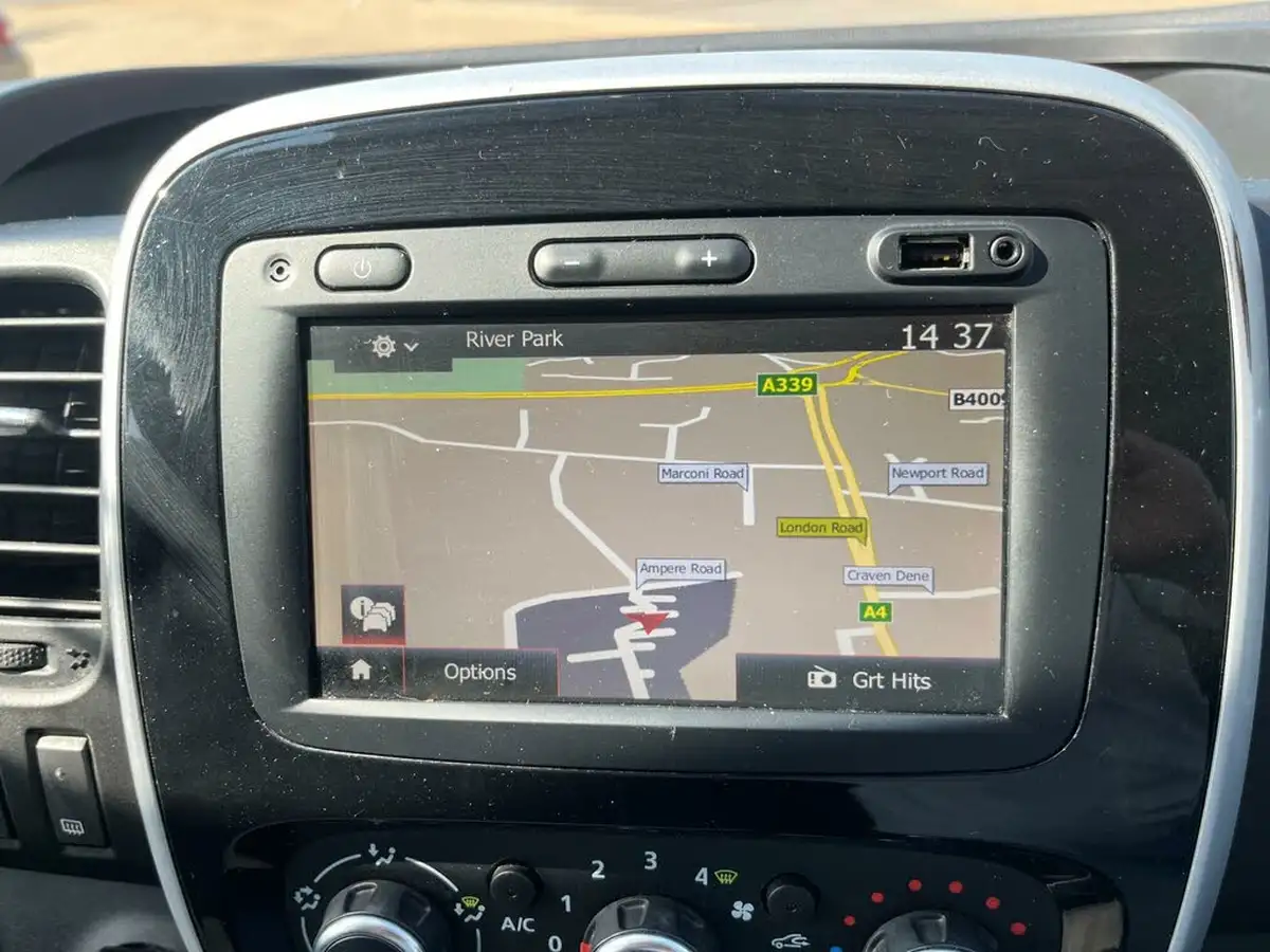 2020-renault-trafic-20dci-sl28-energy-120-sport-big-13